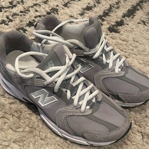 Nearly New, Grey Suede New Balance 530 sneakers. Size 5 men’s- 6.5 women’s.